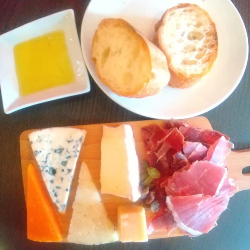 ワインショップ＋ワインバー PINOT ピノの店内・料理の写真 2枚目