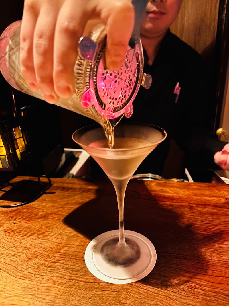 BAR Bottoms-Up（バー ボトムズアップ）の店内・料理の写真 3枚目