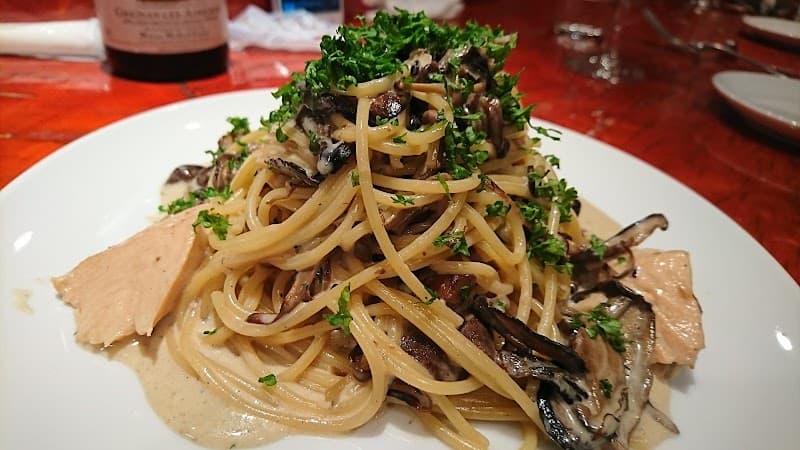 Wine&Dine MARC ワイン アンド ダイン マールの店内・料理の写真 2枚目