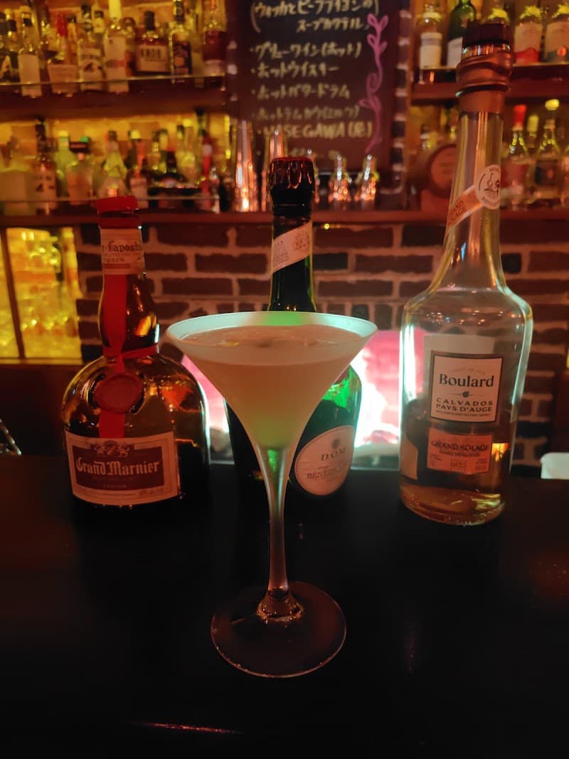 bar manoir (バー マノアール)の店内・料理の写真 3枚目