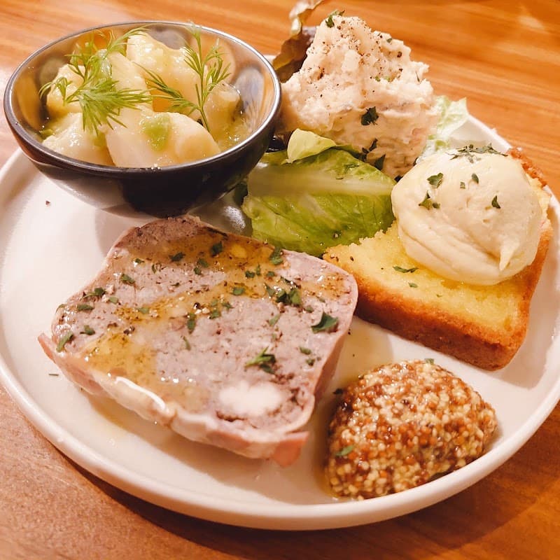 BistroPub UTAKATA ウタカタ森下の店内・料理の写真 2枚目