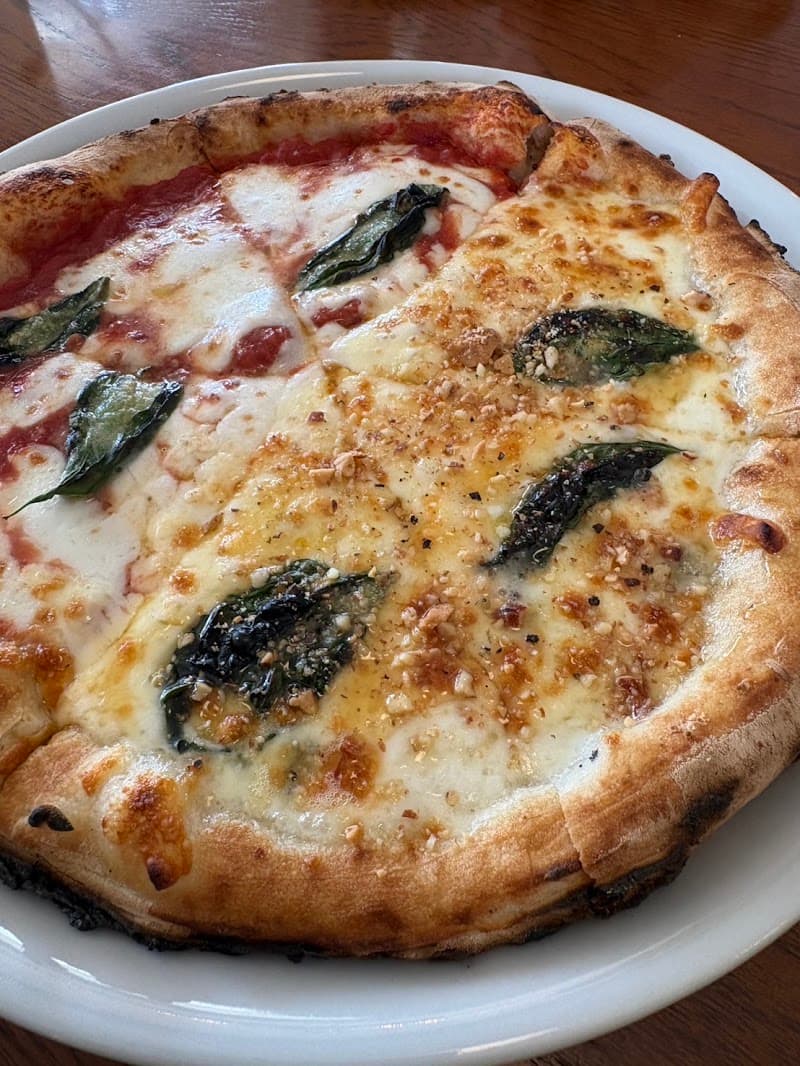 UMI TO PIZZA 海とピッツァ UTPの店内・料理の写真 3枚目