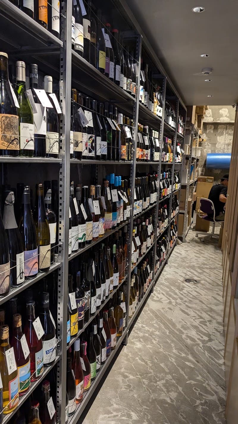 wine shop WAT (wines&things)の店内・料理の写真 2枚目