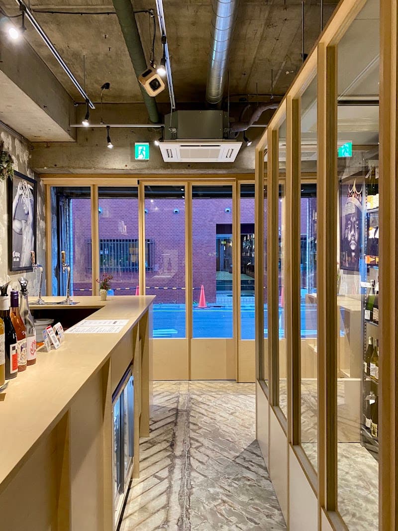 wine shop WAT (wines&things)の店内・料理の写真 3枚目