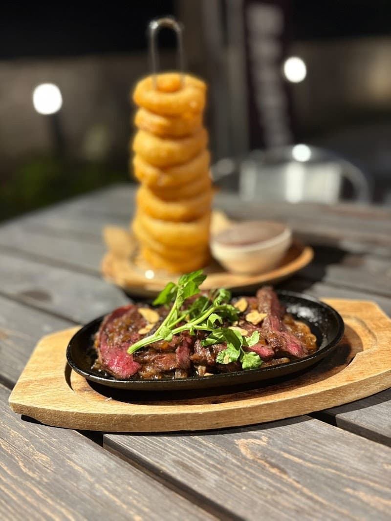 肉バル BARBiG-バルビッグ-の店内・料理の写真 2枚目