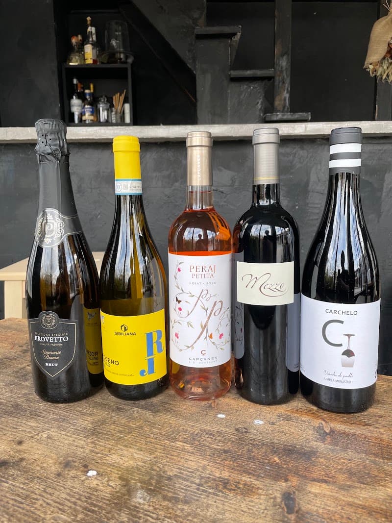 winebar OLIVE ワインバー オリーブ（△もぐらベース内）の店内・料理の写真 2枚目
