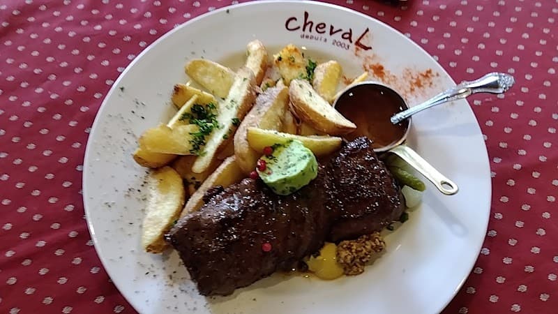 CHEVAL シュヴァルの店内・料理の写真 2枚目