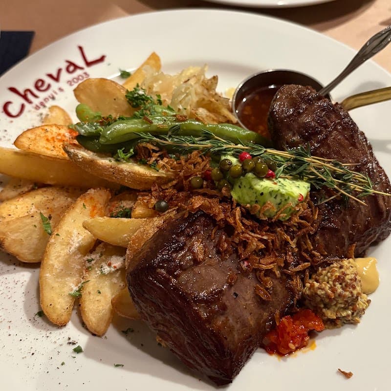 CHEVAL シュヴァルの店内・料理の写真 3枚目