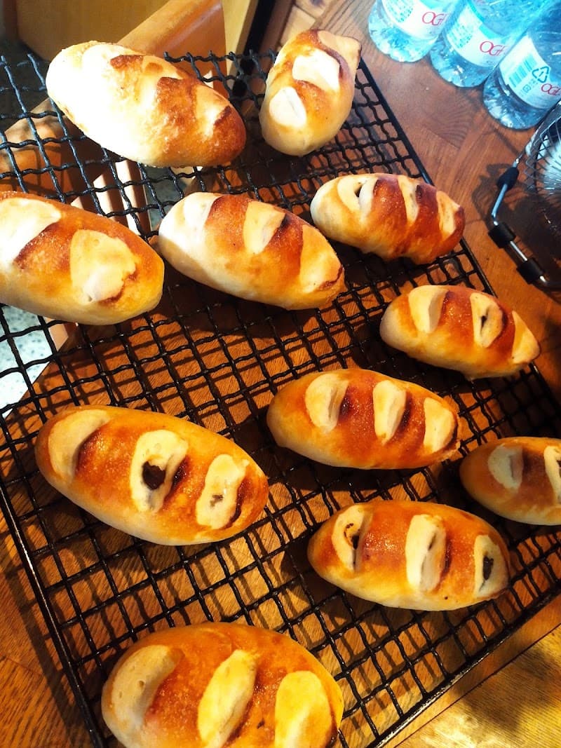 ワインとハイボールのビストロおーぼんあくいゆの店内・料理の写真 2枚目