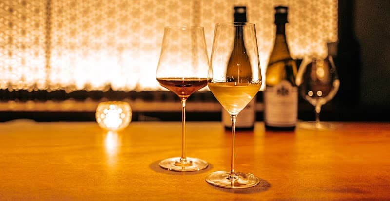 オイスター&ワインバー ジダ大阪北新地｜Oyster & Wine bar Jida Osaka Kitashinchiの店内・料理の写真 2枚目
