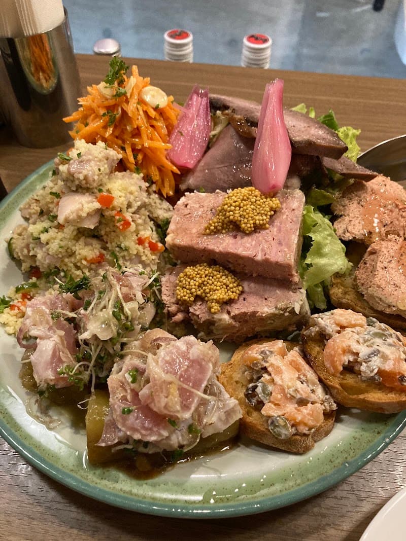 小さな飲み屋ラビゴットの店内・料理の写真 2枚目