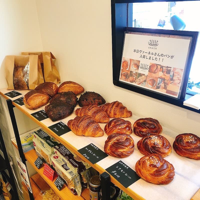 サラミと生ハムの製造工房&ワインショップ Otisの店内・料理の写真 2枚目