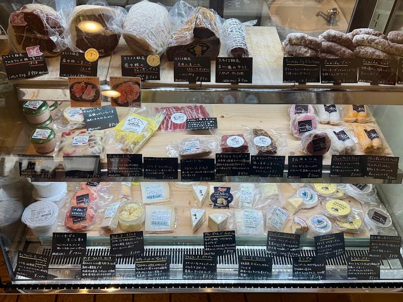 サラミと生ハムの製造工房&ワインショップ Otisの店内・料理の写真 3枚目