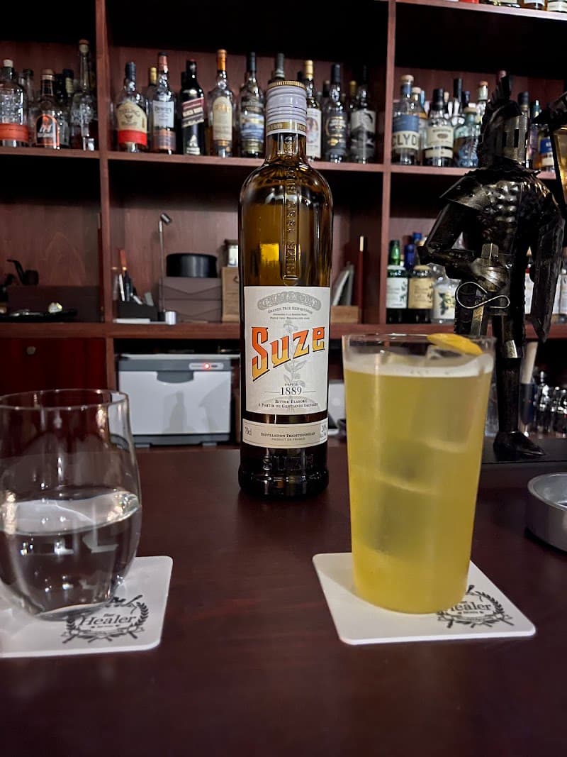 Bar Healer/バー ヒーラーの店内・料理の写真 2枚目