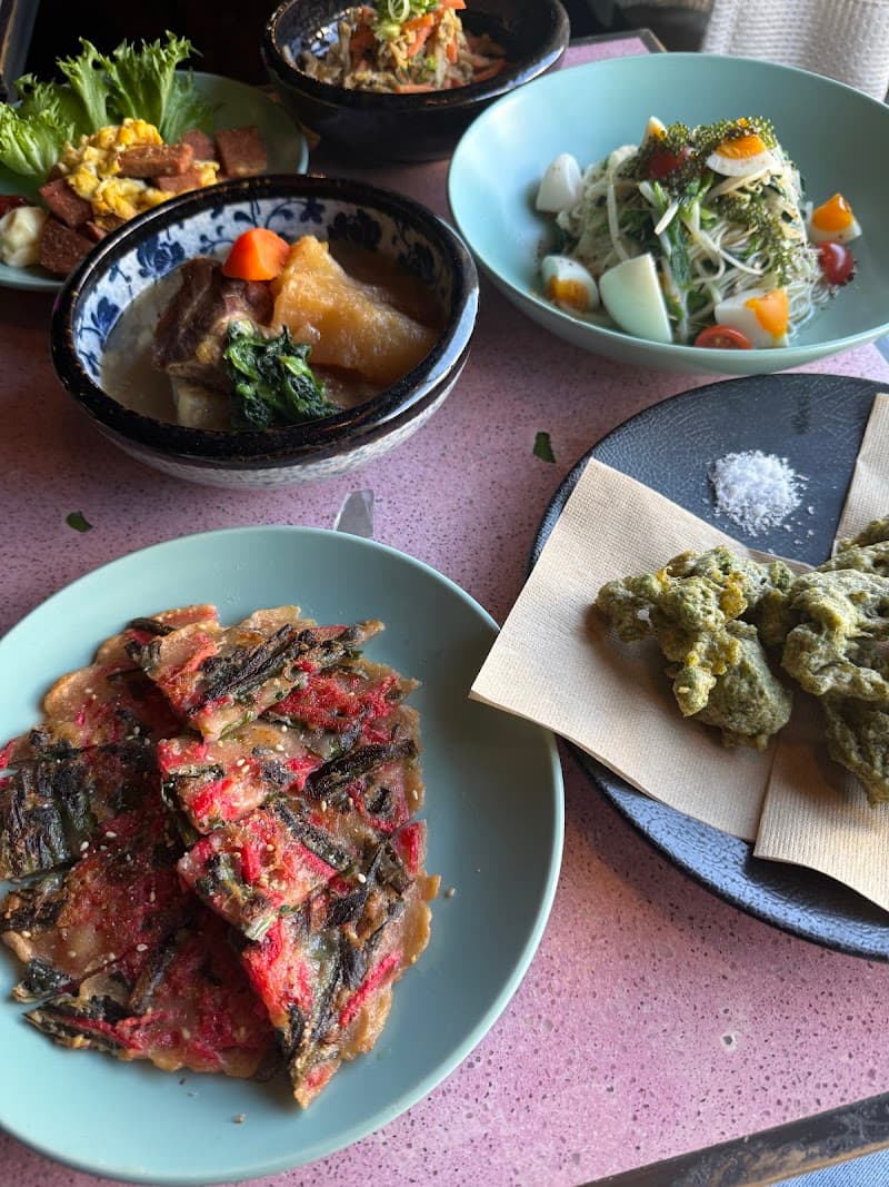 沖縄ビストロ ルイーヂの店内・料理の写真 2枚目