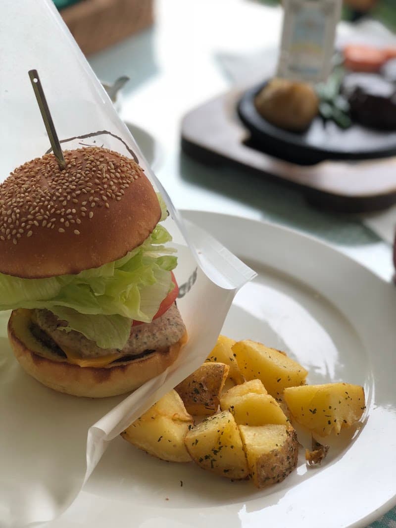 ハッピーポイント✪✪✪✪ステーキ ハンバーグの店内・料理の写真 2枚目