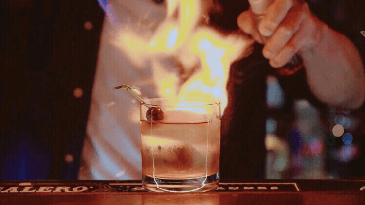 Bar Louis 【バー ルイス】の店内・料理の写真 3枚目