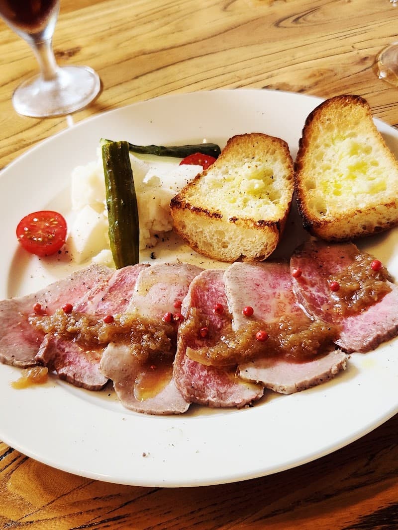 ワイン＆クラフトビール 肉バル ティグリの店内・料理の写真 3枚目