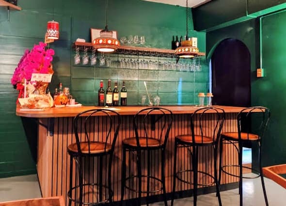 wine bar om