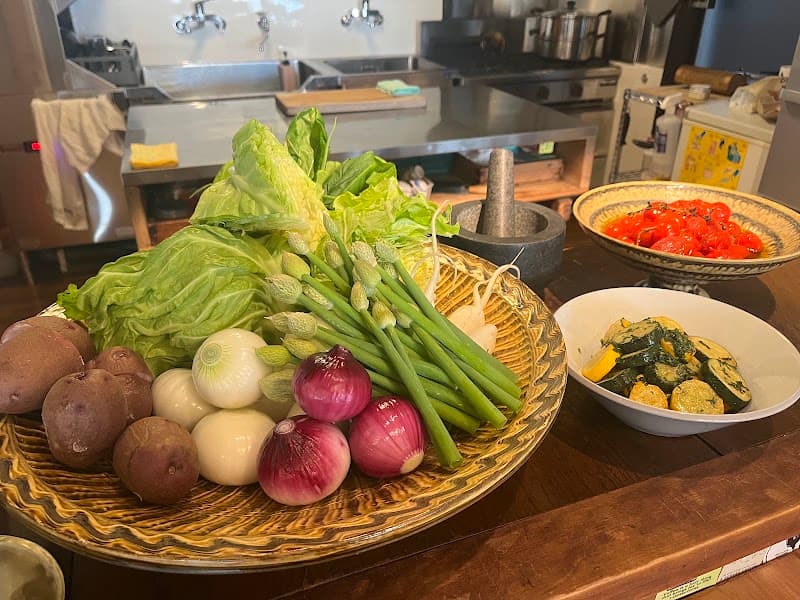 ニューバサラ ナチュラルワイン食堂の店内・料理の写真 2枚目