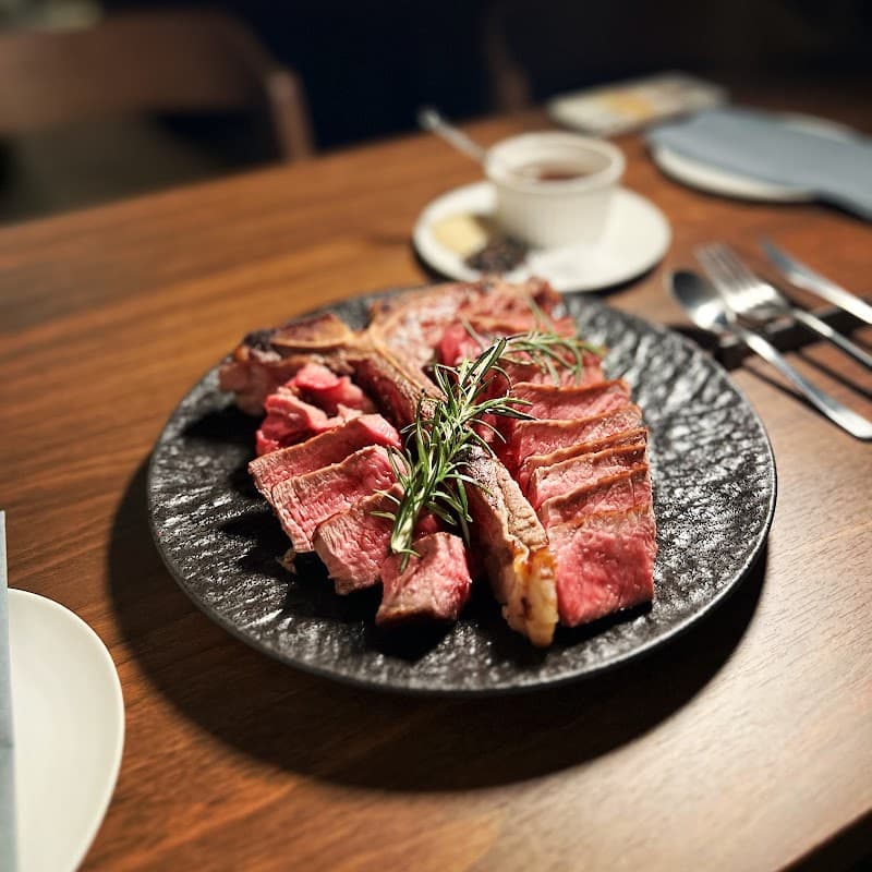 肉ビストロHIGHTAIL 恵比寿本店の店内・料理の写真 2枚目