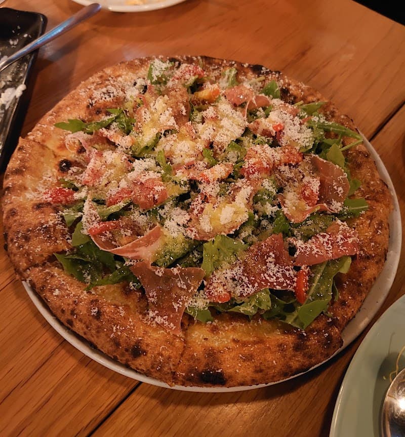 富士屋本店ワインバーの店内・料理の写真 3枚目