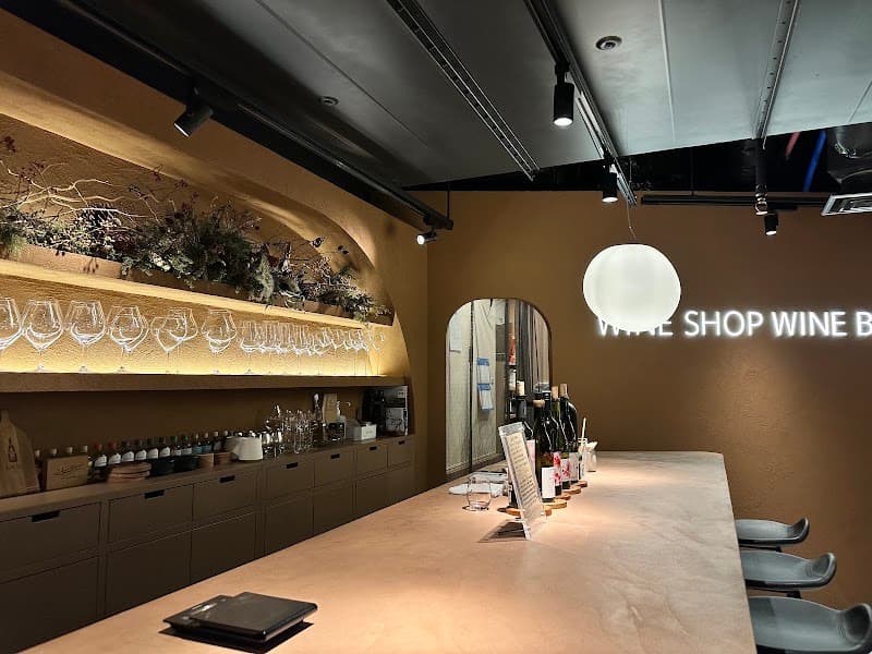 I.N.U.wines HAKATA【アイエヌユー ワインズ ハカタ】の店内・料理の写真 3枚目