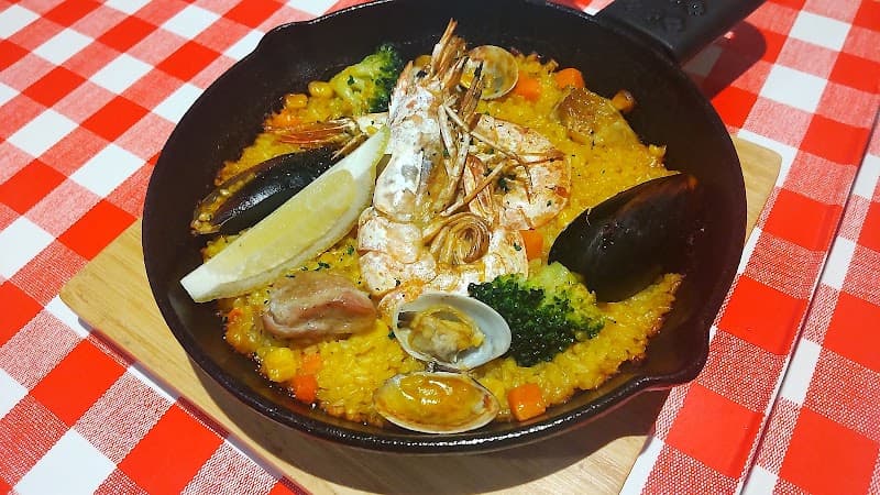 スペインバル チコ鶴見西口の店内・料理の写真 3枚目