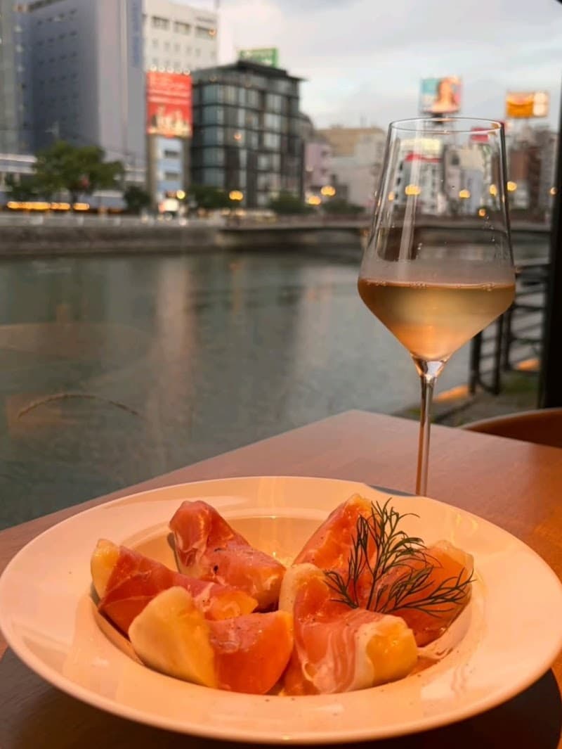 Au Bord d'Eau Fukuoka オ・ボルドー・フクオカの店内・料理の写真 2枚目