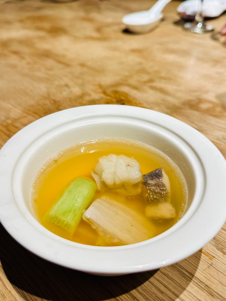 Au Bord d'Eau Fukuoka オ・ボルドー・フクオカの店内・料理の写真 3枚目