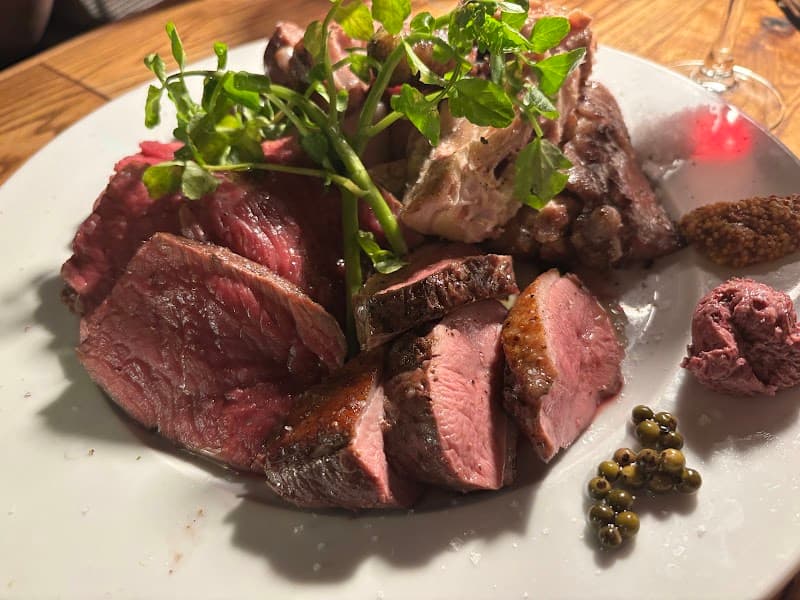 肉ビストロ灯の店内・料理の写真 3枚目