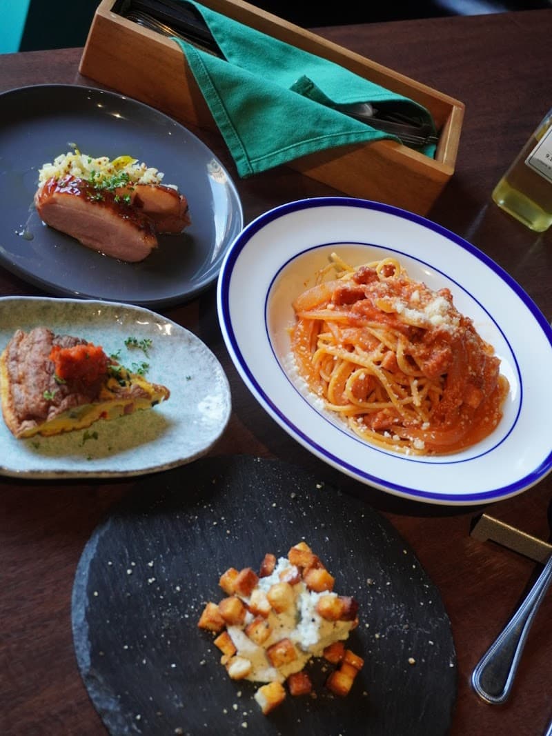 藤沢ダイニングバー ILY イリー 小皿dining &BARの店内・料理の写真 2枚目