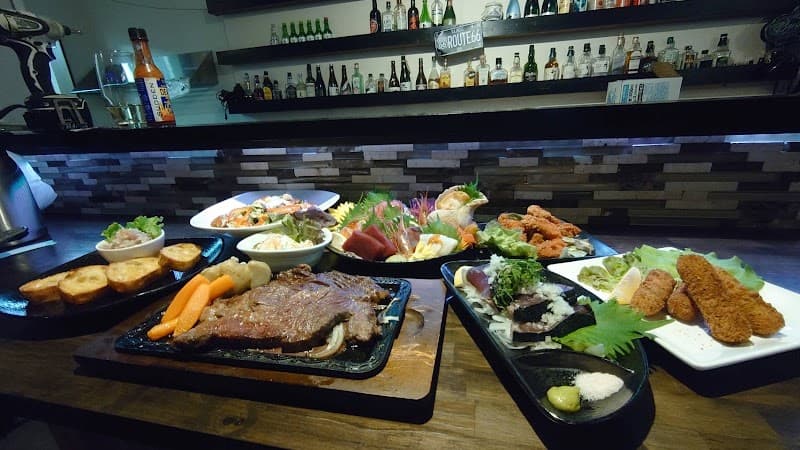 GLORIOUS～音楽、料理、お酒が楽しめるお店〜（グロリアス）の店内・料理の写真 2枚目