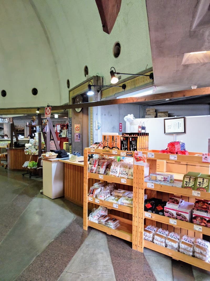 ぶどうの丘 駅ワインショップの店内・料理の写真 2枚目