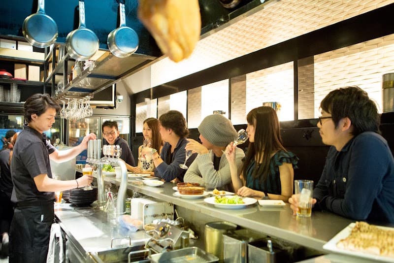 STANDING WINE BAR Q