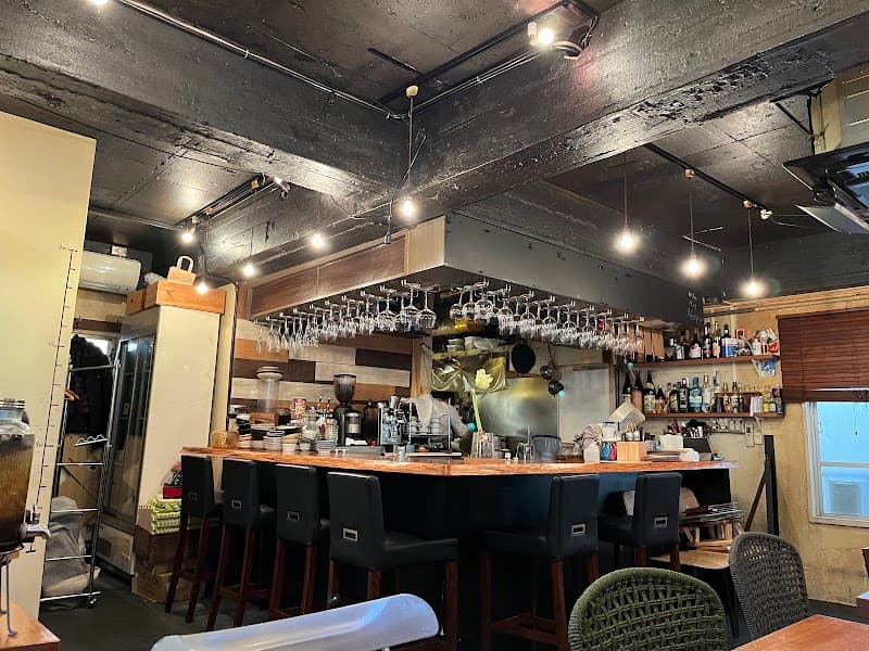 bistro nest