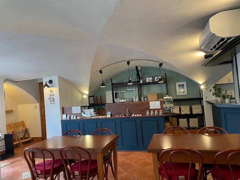 TAK Café & Bistro