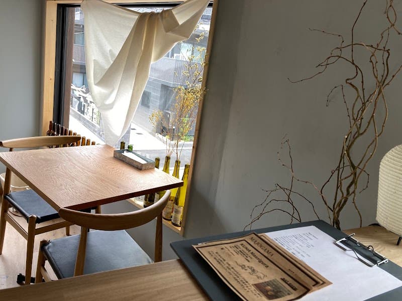 Nuy bistro and 菓子屋四枝