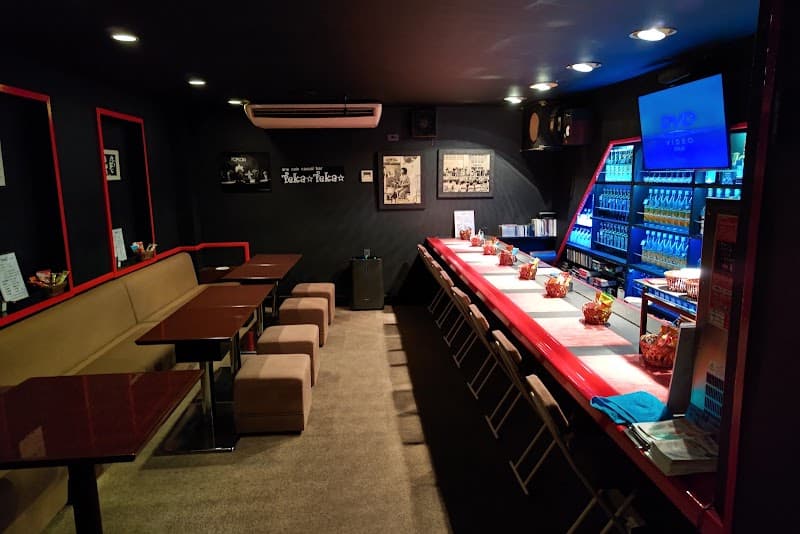 one coin casual bar Teka Teka