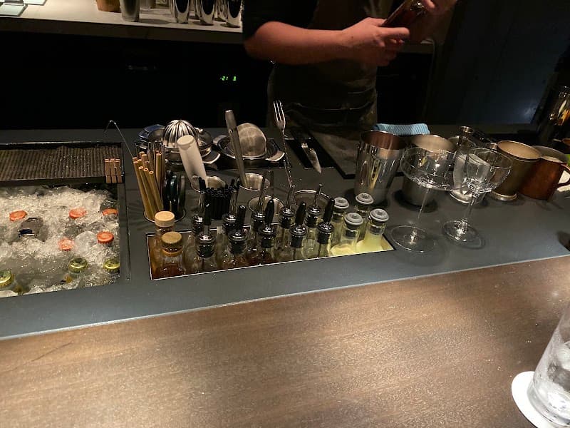 THE ROAM BAR