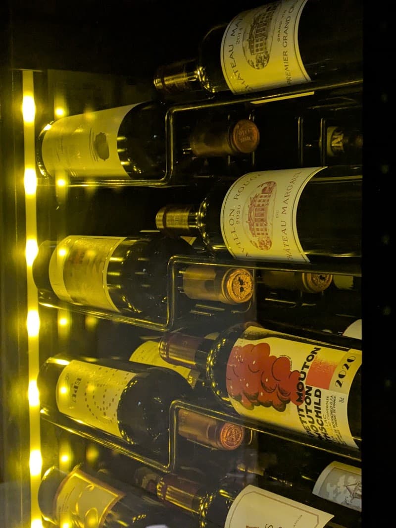 Wine Bar La Uva(ワインバー ラ・ウーヴァ)