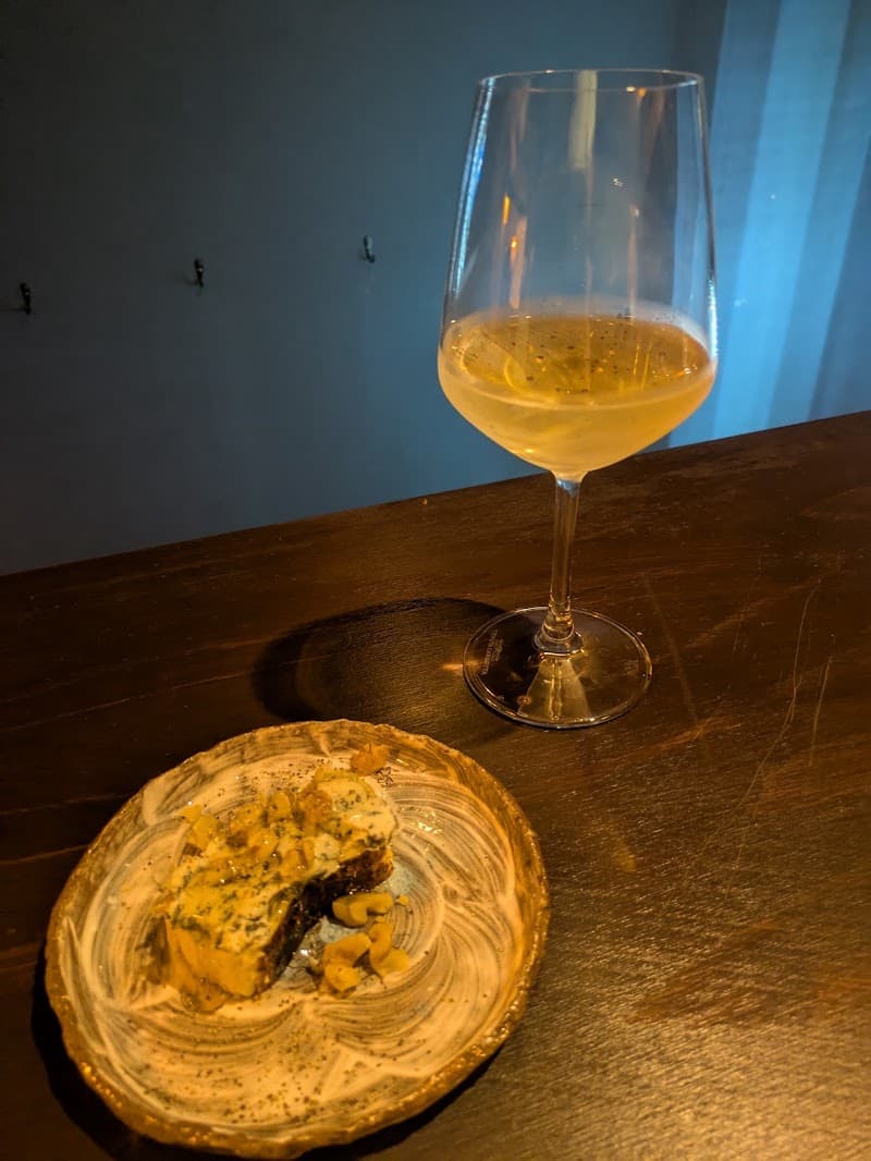 tone wine bar 2F