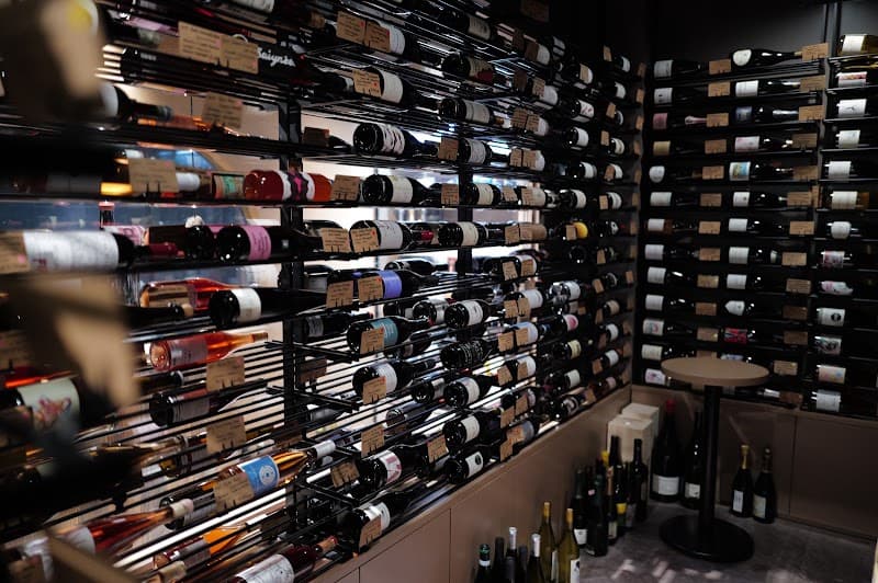I.N.U.wines HAKATA【アイエヌユー ワインズ ハカタ】